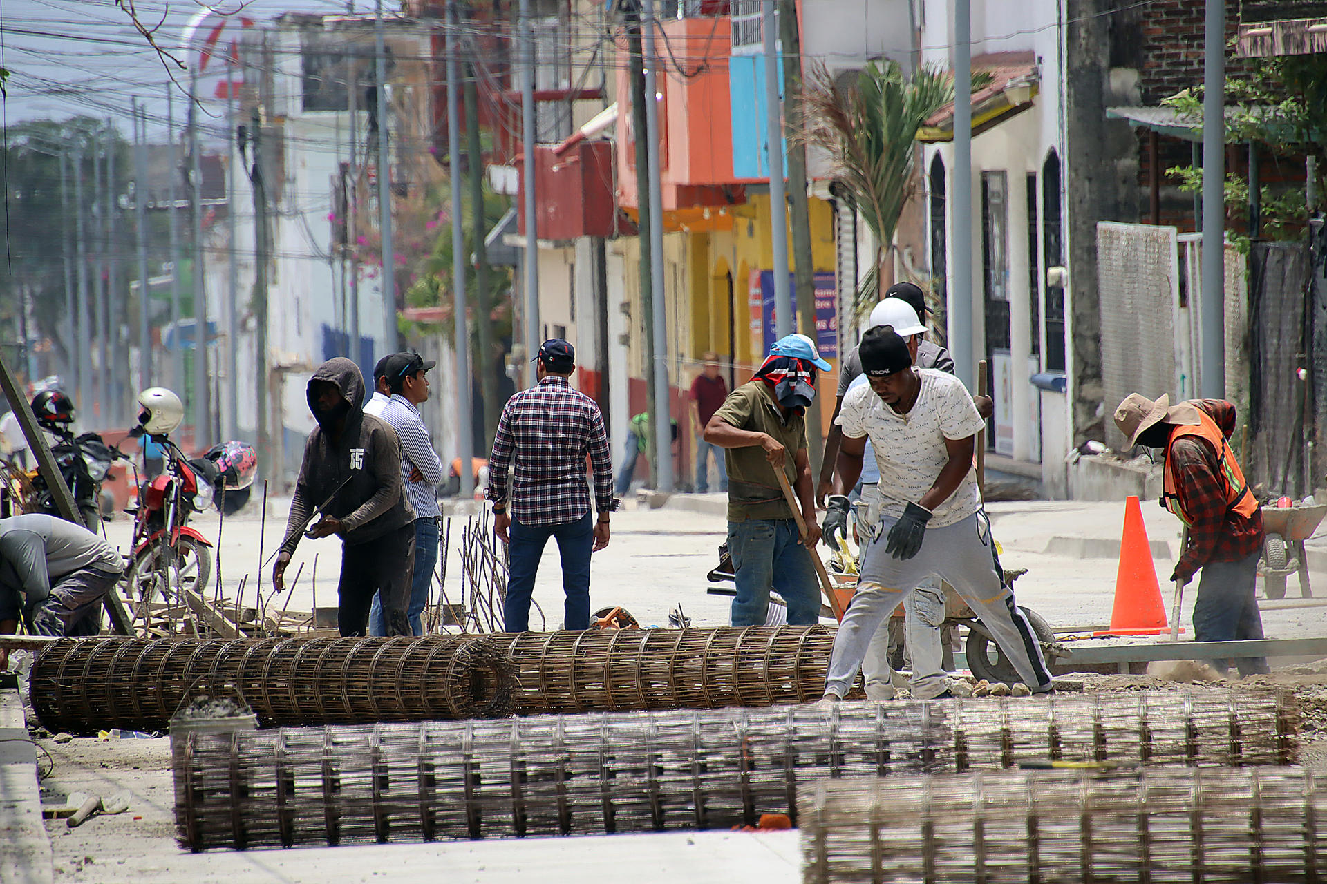 OCDE ve a México rezagado en productividad e informalidad