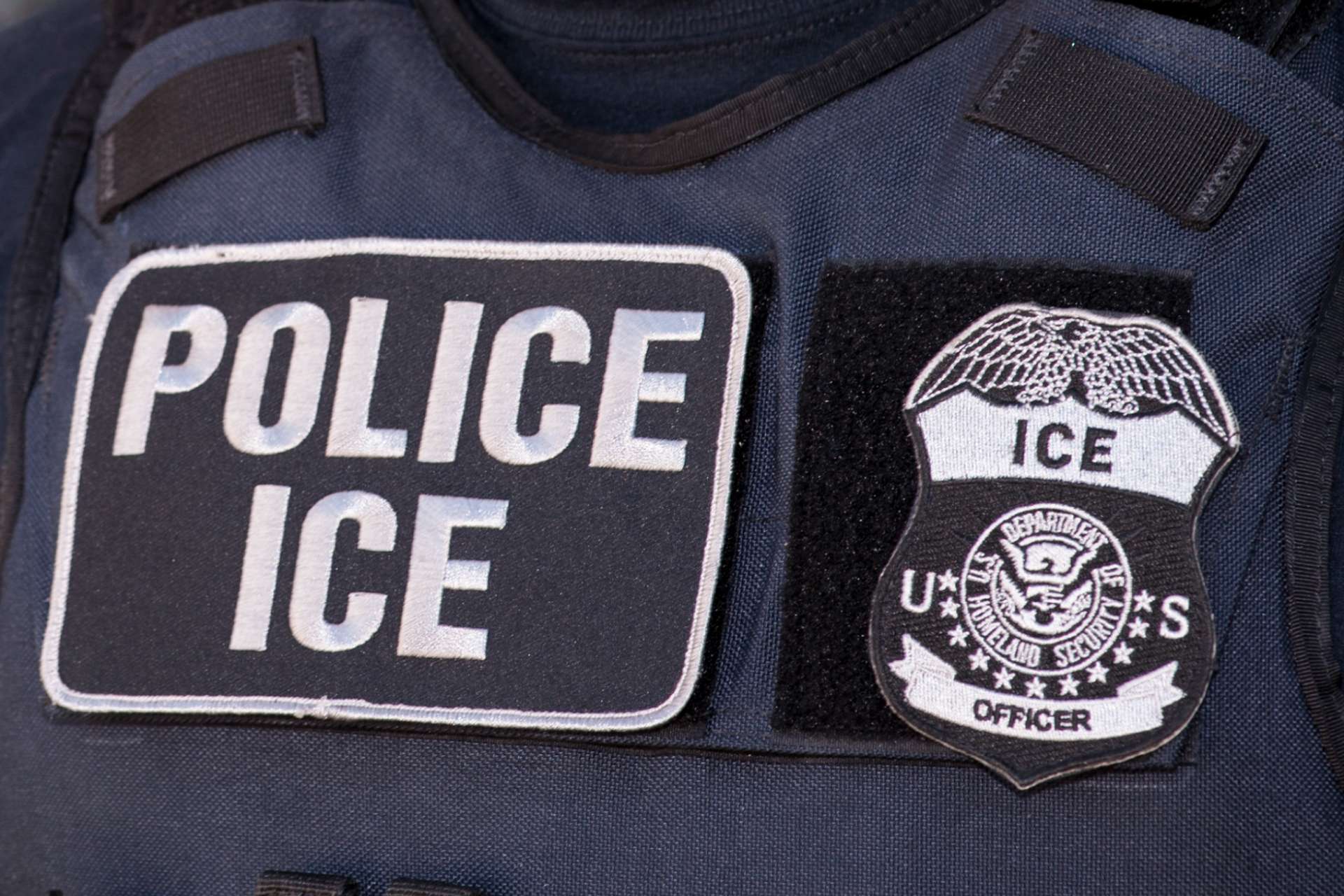 ICE confirma que mantiene arrestada a francesa de 86 años la que se le venció la visa