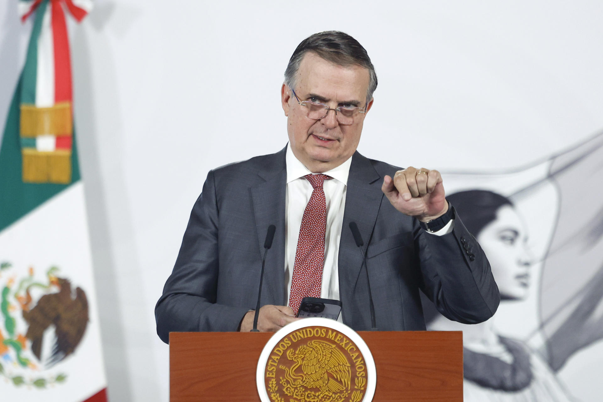 México ahora apuesta por producir más y sustituir importaciones: Ebrard