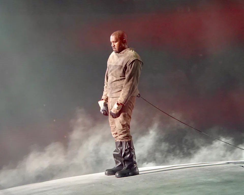 Reino Unido prohíbe la entrada al país al rapero Kanye West
