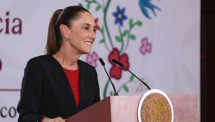 Claudia Sheinbaum no ve “gran riesgo” para remesas pese a orden de revisión de Trump