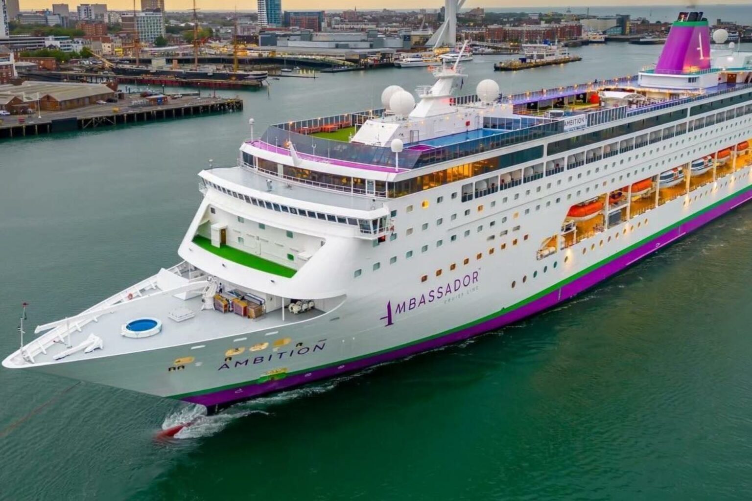 Confinan a mil 700 personas en crucero de Burdeos por brote de gastroenteritis