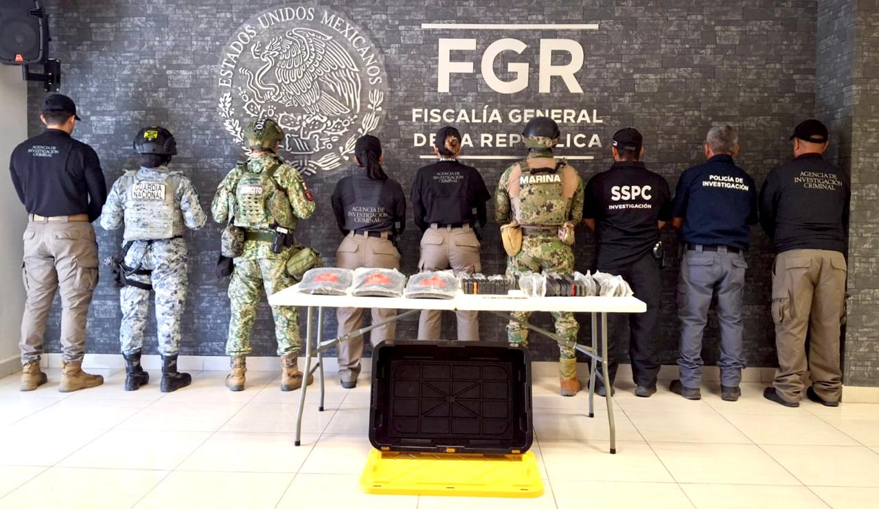 FGR asegura granadas y explosivos en cateo en Centro