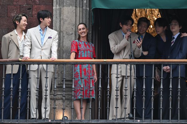 BTS saluda a miles de fans en el Zócalo tras encuentro con Claudia Sheinbaum
