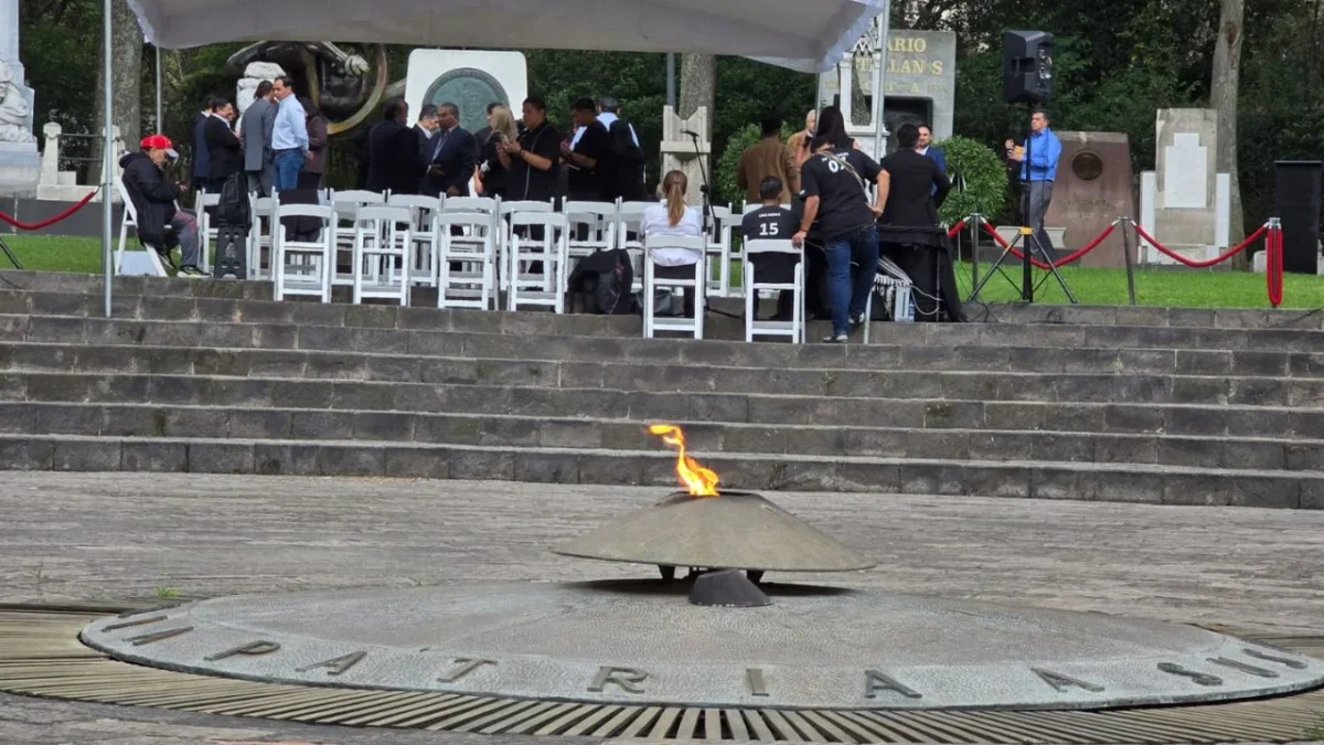 Rinden homenaje a Mariano Escobedo en el Panteón Civil de Dolores