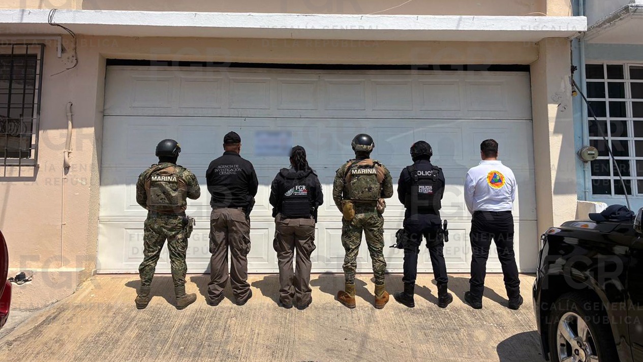 FGR asegura granadas y explosivos en cateo en Centro