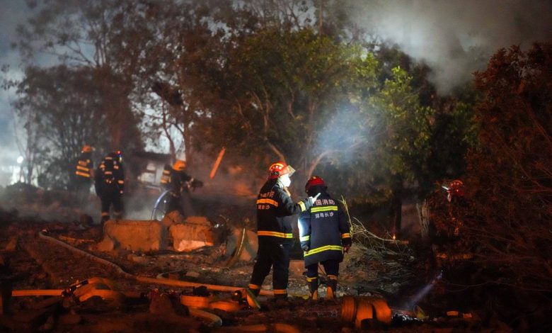 Suman 26 muertos por explosión en fábrica de fuegos artificiales en China