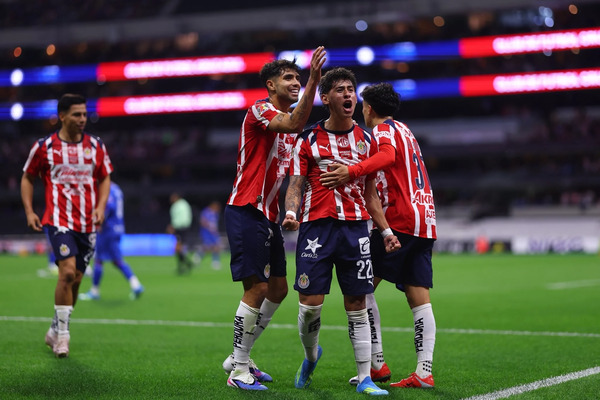 Chivas rescata empate ante Cruz Azul y toma ventaja rumbo a la Final