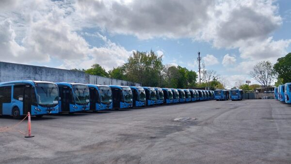 Operadores de Va y Ven entregan unidades, pero mantienen paro laboral en Yucatán