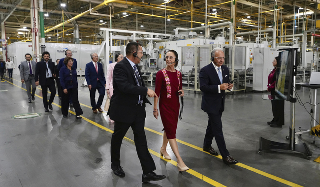 Sheinbaum revela plan de General Motors para fabricar más autos en México; se prevén 80 mil al año