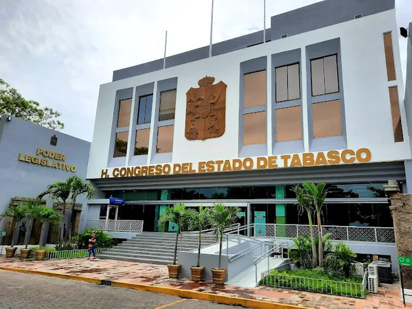 Sindicato de burócratas en Tabasco insiste en jubilaciones al 100% del salario
