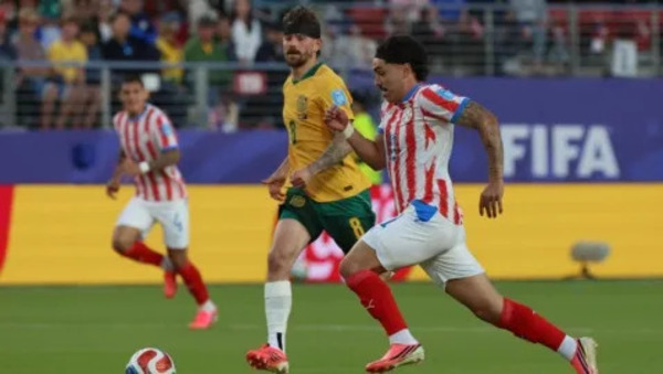 Australia avanza; Paraguay espera su destino
