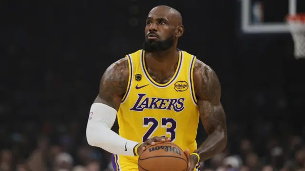 LeBron James deja a los Lakers y es agente libre