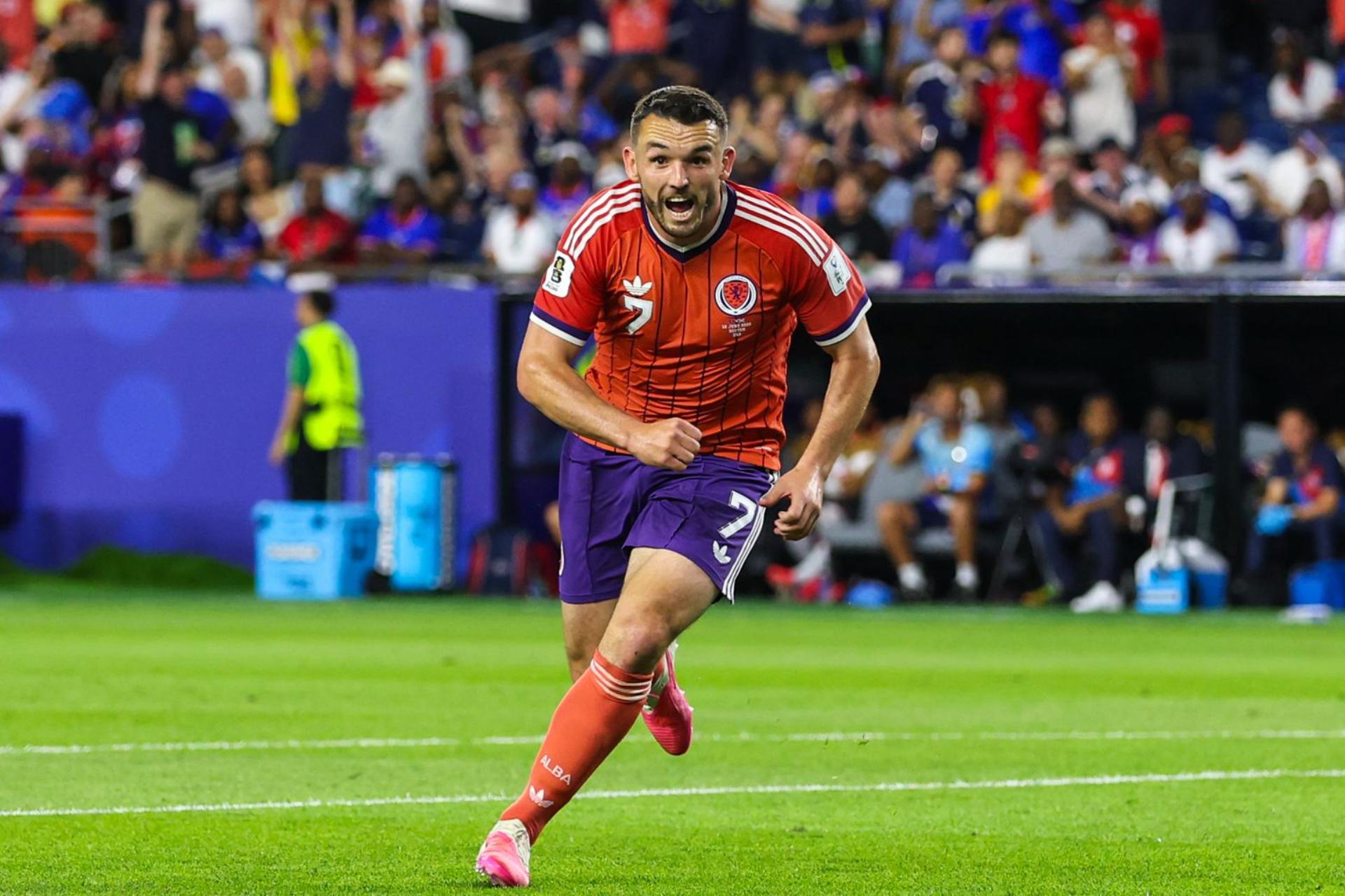 Escocia vence a Haití y toma el liderato del Grupo C