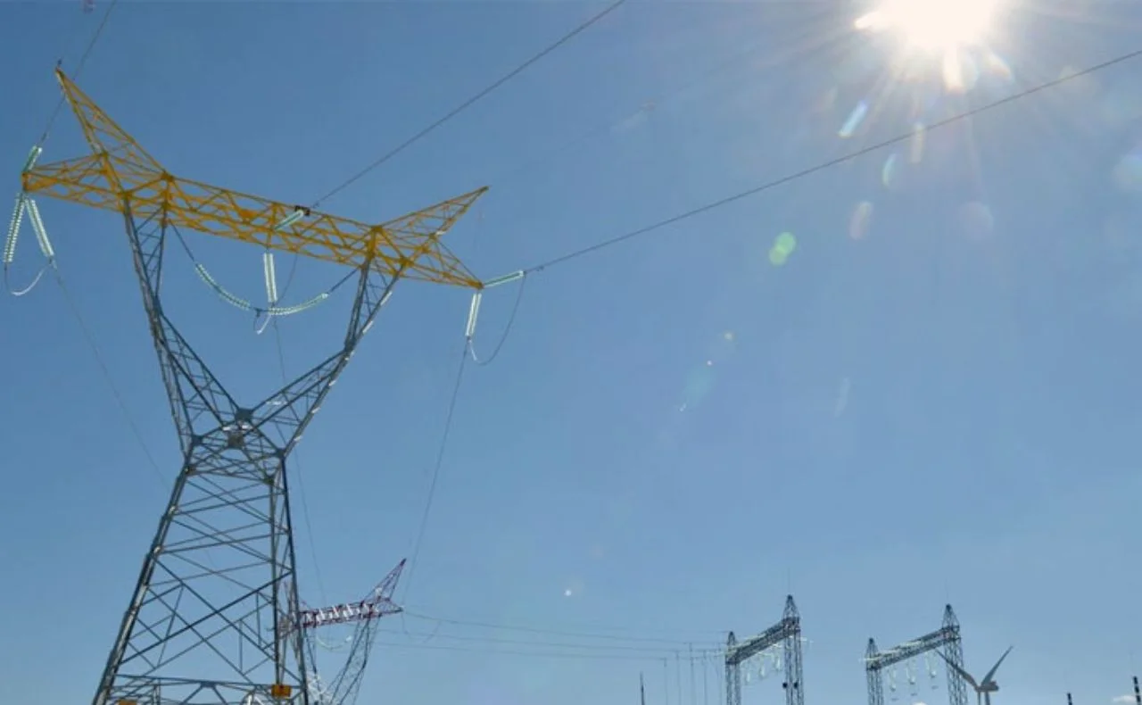 Sheinbaum proyecta que CFE genere 65% de la energía nacional