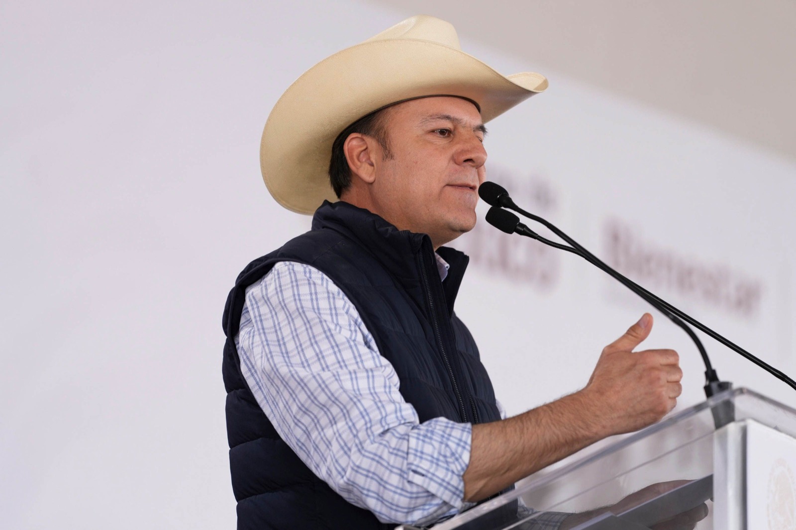Gobernador de Durango niega cancelación de su visa de EU; confirma revisión por ‘alerta amarilla’