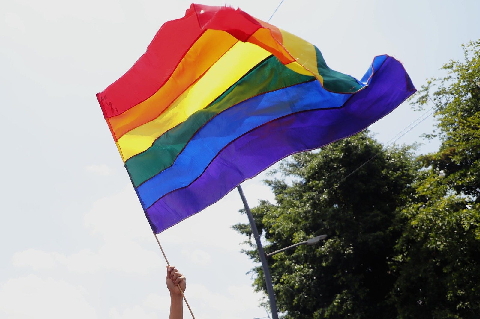 AI critica el desalojo de manifestación trans en CDMX y llama al diálogo