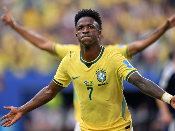 Brasil exhibe su poder y clasifica con goleada