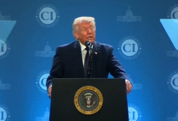Trump retira propuesta de cobrar 20% por tránsito en el estrecho de Ormuz