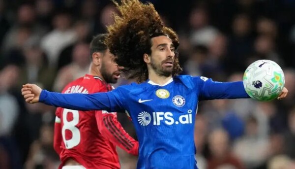 Cucurella cumple promesa y se tatúa a Luis de la Fuente