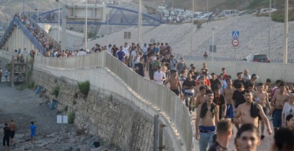 Italia restablece controles fronterizos con España por crisis en Ceuta