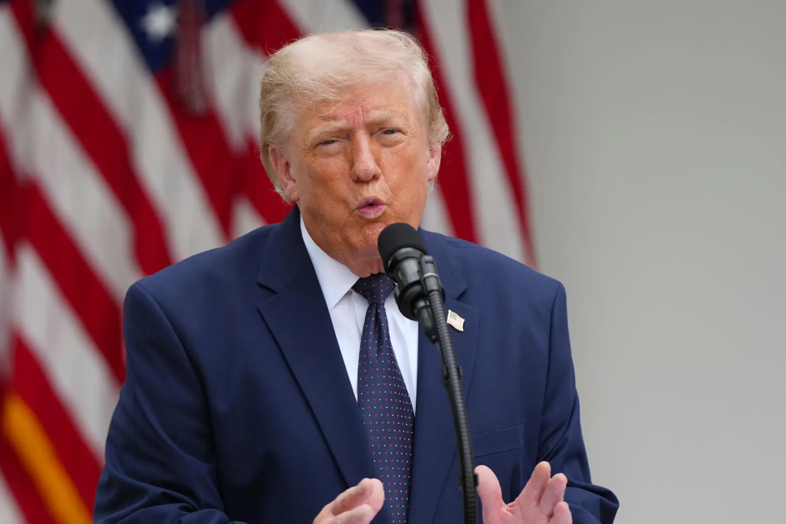 Trump admite que pidió revisar la roja a Balogun