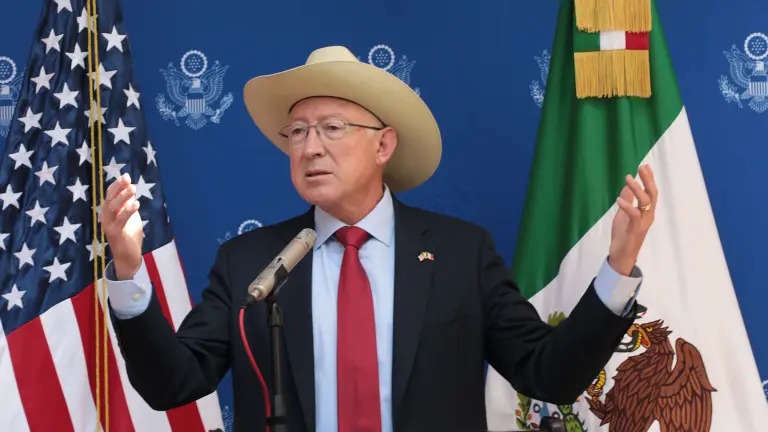 Ken Salazar niega operativo de EU en México para capturar a «El Mayo» Zambada