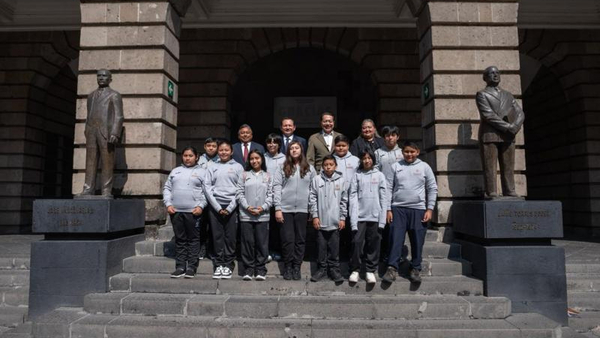 Reconocen en la SEP a estudiantes destacados de Yucatán