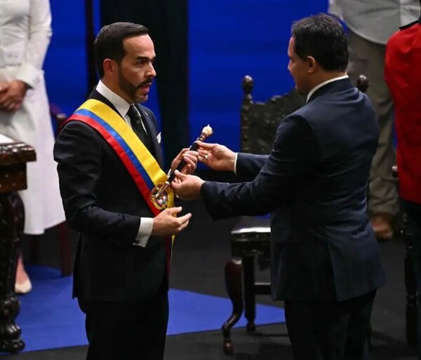 Abelardo de la Espriella asume la Presidencia de Colombia