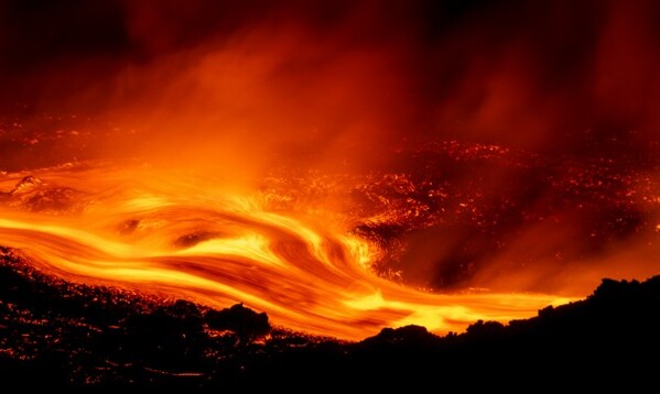 Erupción del Etna provoca caos aéreo en Sicilia