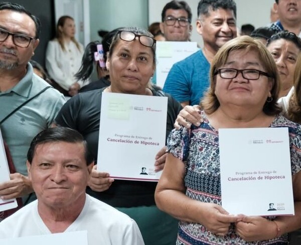 Infonavit libera hipotecas a 100 familias en QRoo