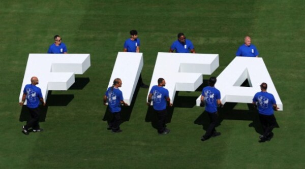 Sale de la FIFA el director de operaciones tras confrontar a Infantino