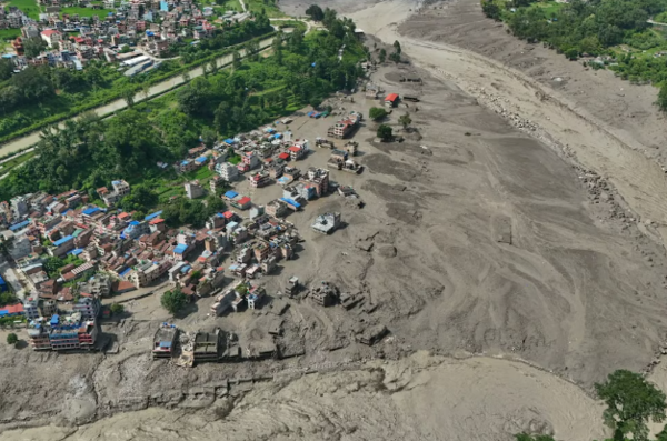 Riada en Nepal deja víctimas mortales y más de 400 desaparecidos tras riada