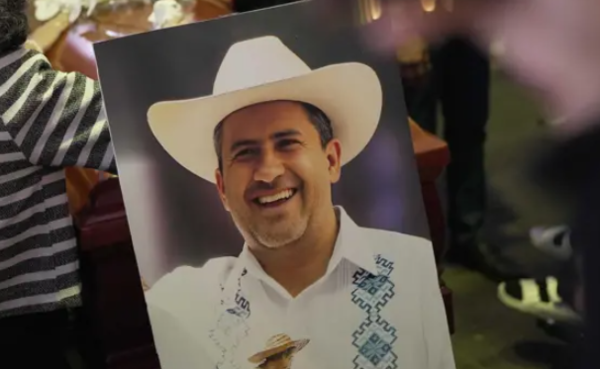Fiscalía solicita celulares de Carlos Manzo para la investigación de su homicidio