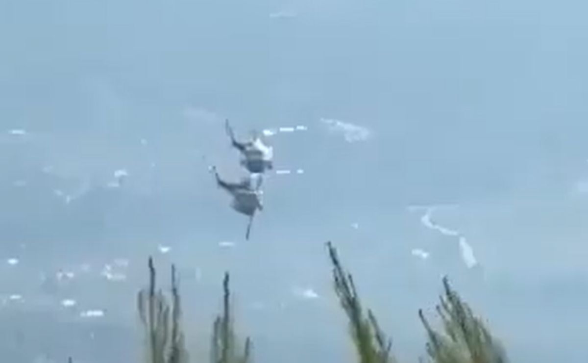 Choque de helicópteros deja dos muertos durante combate a incendio en Grecia