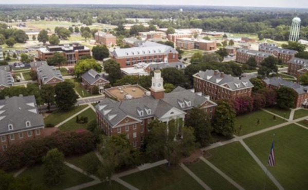 Tiroteo deja cinco heridos en universidad de Virginia