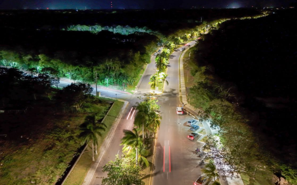 Chetumal ilumina el Boulevard Bahía para reforzar seguridad y movilidad