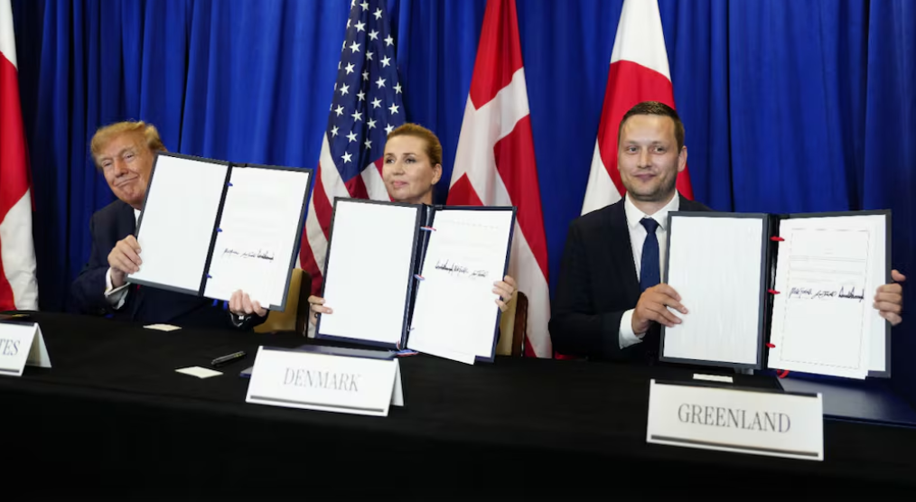 Trump firma acuerdo para ampliar presencia militar de EU en Groenlandia