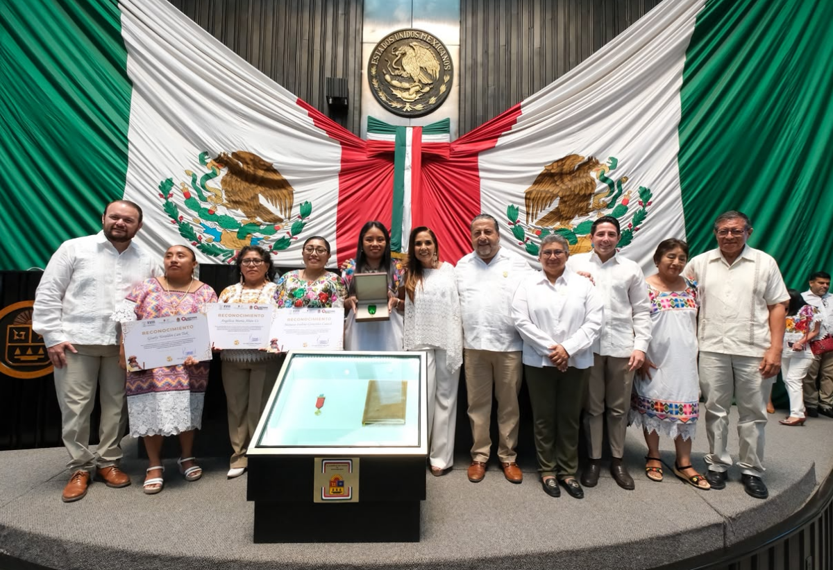 Quintana Roo reconoce trayectoria de Deira Jiménez en favor de comunidades mayas