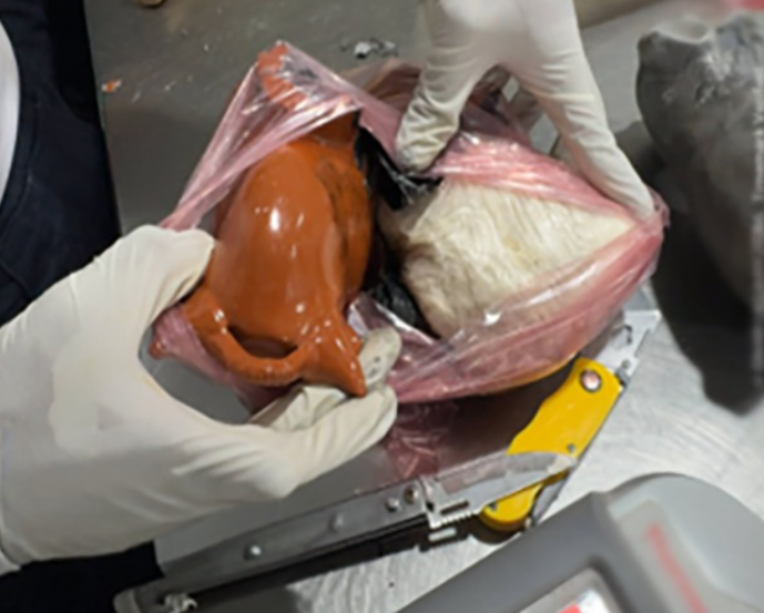 Aseguran ocho kilos de cocaína ocultos en artesanías