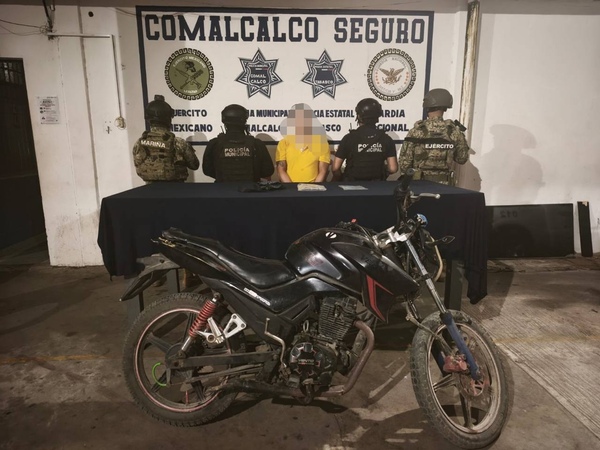 Detienen a “Morocho” con presunta droga en Comalcalco
