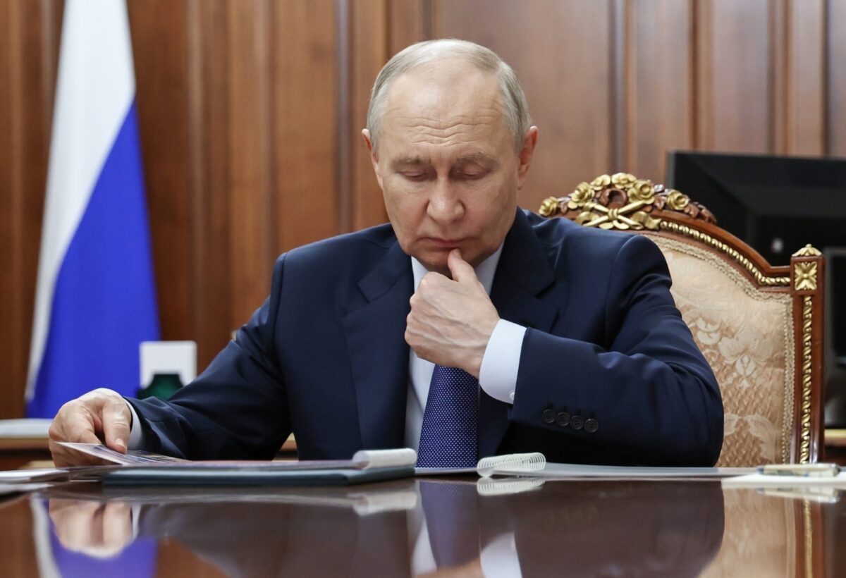 Putin llama a los rusos a votar en legislativas para contribuir a la victoria de Rusia