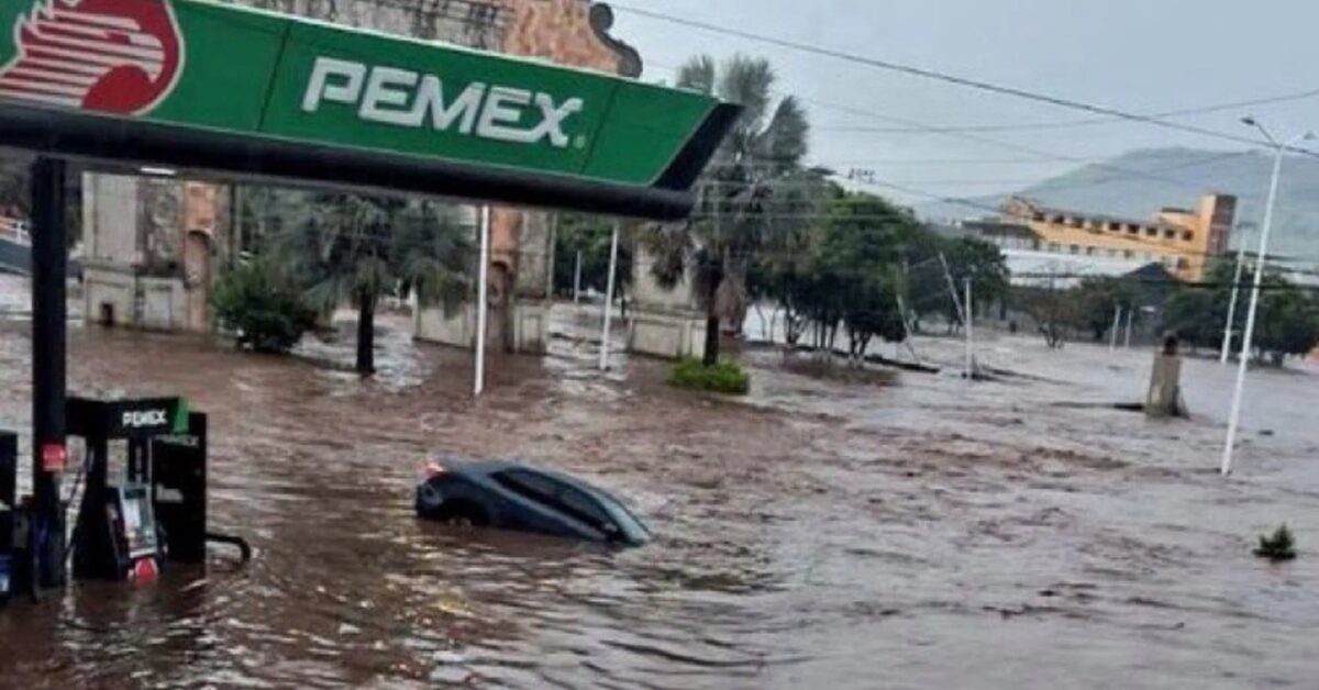 Desbordamiento de Arroyo Zapotlanejo afecta a al menos 46 viviendas