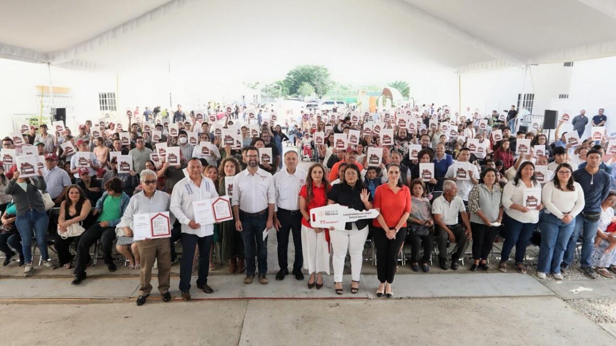 INFONAVIT entrega viviendas del bienestar a derechohabientes de Chiapas