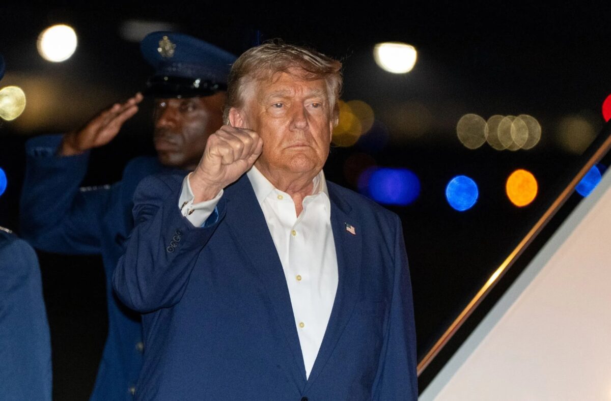 Trump aplaude el operativo que frustró un ataque contra una base británica usada por EU