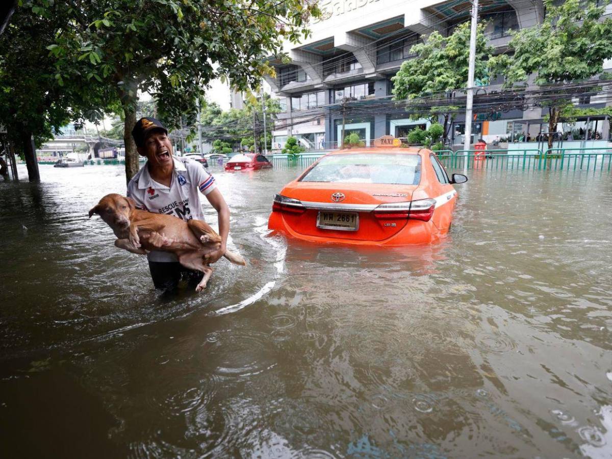 Bangkok declara el estado de desastre debido a las inundaciones sin precedentes