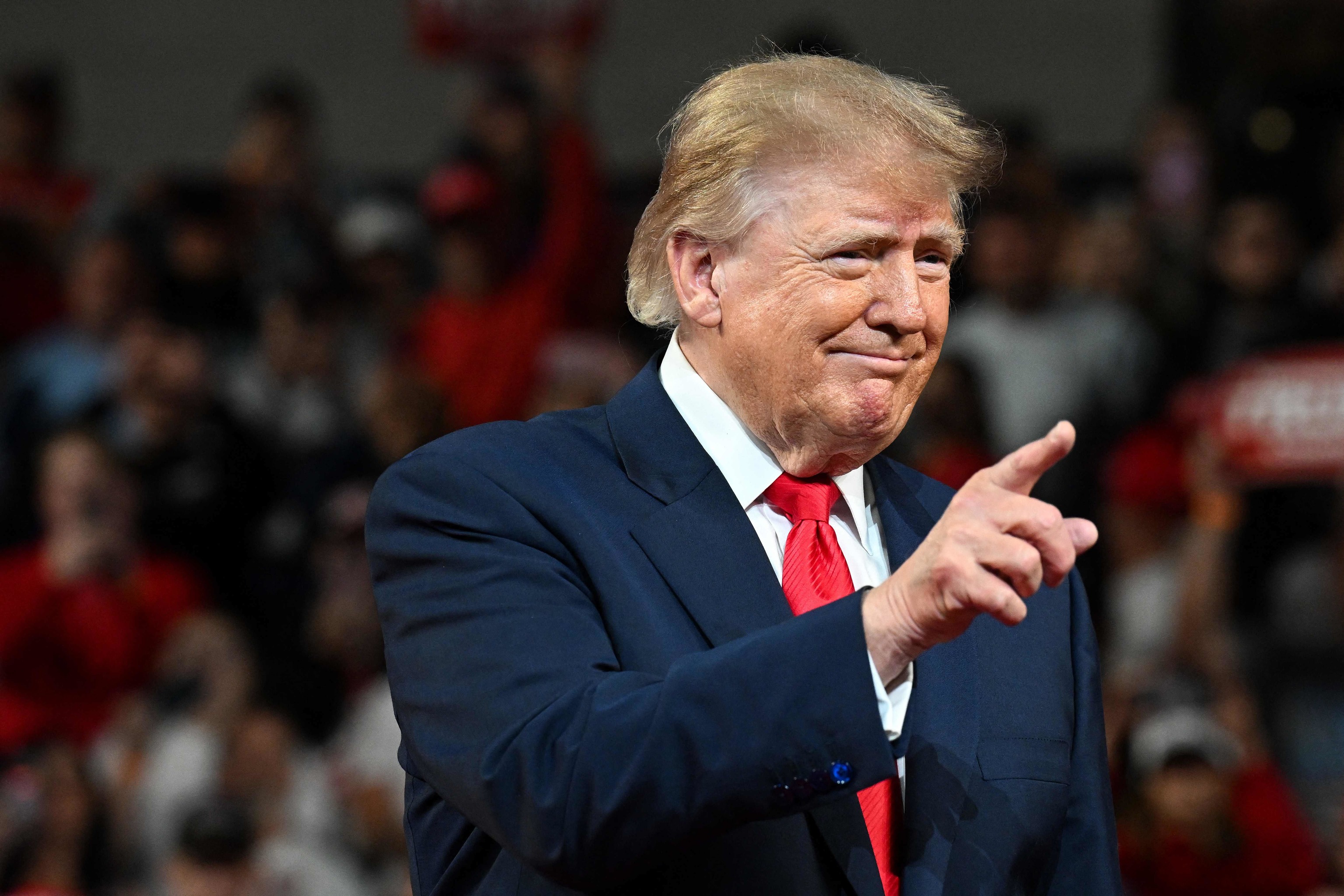 Sheinbaum mantiene diálogo con Trump para revisar el T-MEC; busca reducir aranceles
