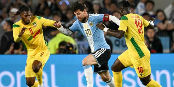 Messi juega su último partido con Argentina y mete gol