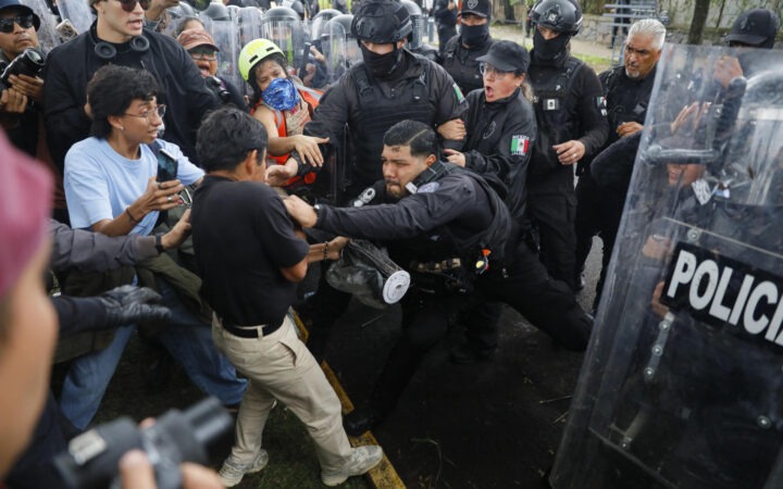 Detienen a 9 personas tras protesta por agua contaminada en Guadalajara; reportan heridos y desaparecidos