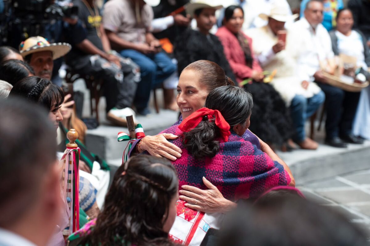 Sheinbaum dialoga con pueblos indígenas por el Día de la Nación Pluricultural en Palacio Nacional